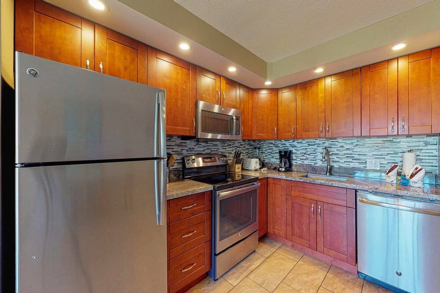 Walk to Napili Bay & Gazebo Restaurant! King Bed! 