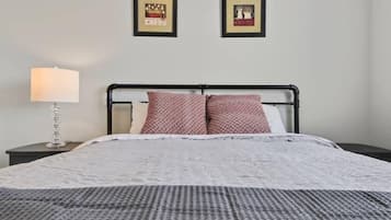 5 soveværelser, senge med madrasser af memory foam