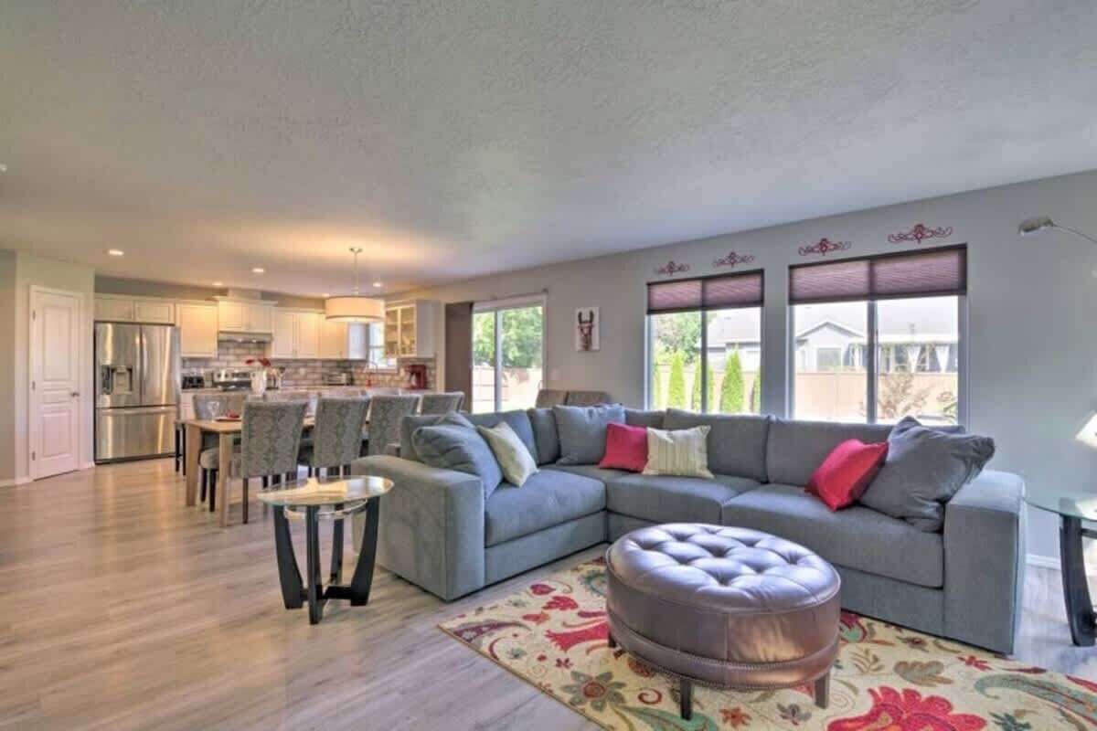 TV, fireplace, offices