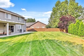 Exterior - Upscale House for 17 with Firepit & Lovely Yard (Star)