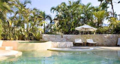 Royal hideaway playacar