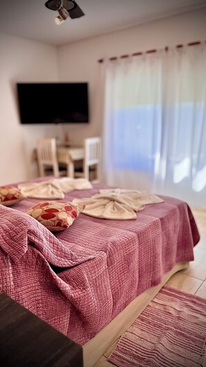 Cabaña Premium, 1 cama de matrimonio grande, vistas a la montaña | Ropa de cama de alta calidad y edredones de plumas