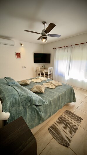 Premium Cabin, 1 King Bed, Mountain View