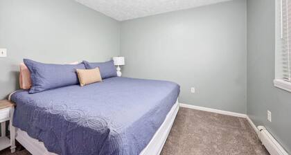Stay Cozy! Rockford Condo Near Downtown & Dining