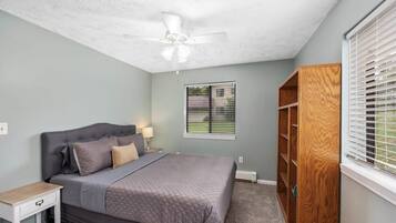 3 habitaciones, tabla de planchar con plancha, wifi y ropa de cama