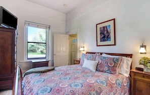 2 bedrooms, iron/ironing board, free WiFi - Historic Cuneo Cottage Downtown Sonoma (Sonoma)