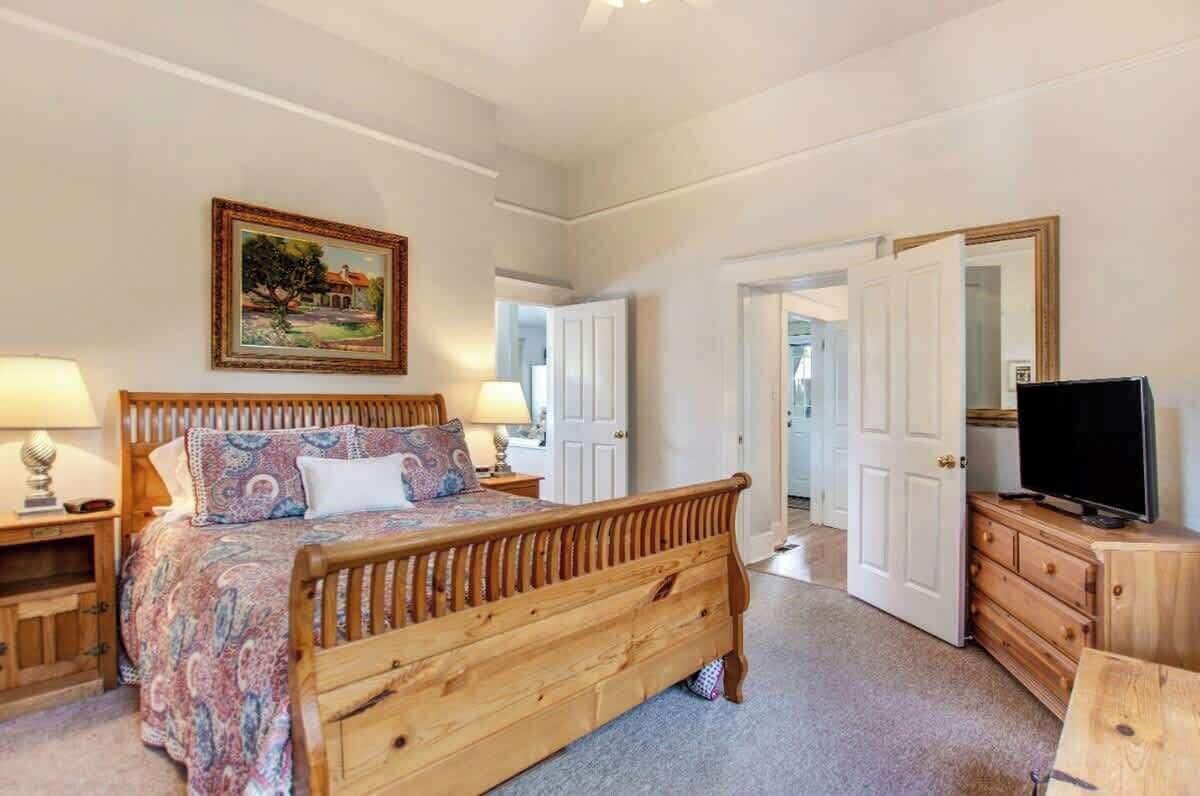 2 bedrooms, iron/ironing board, free WiFi