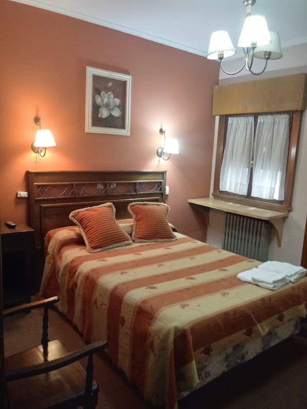 Individually furnished, desk, laptop workspace, free WiFi
