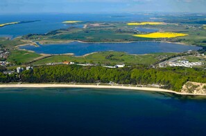 Unclassified image, 3 of 42, button - Amber in a thatched-roof house Peace and quiet with great lake views - Amber in a thatched-roof house (Sellin)