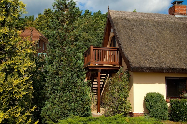 Unclassified image, 1 of 42, button