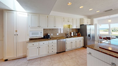 Spacious Oceanfront House has Private Pool, Ocean Deck and Panoramic Ocean Views