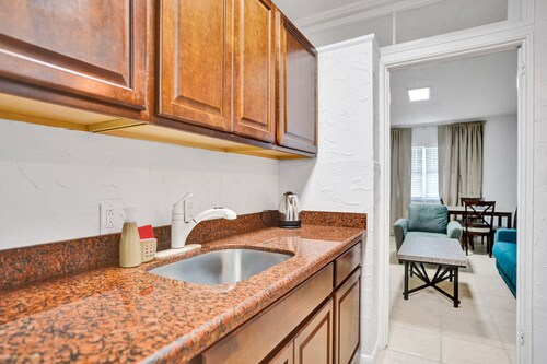 Erstmals gelistet! 1 BDRM am Strand!