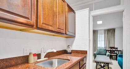 1BR/1BA/ Ocean View Patio and Free Parking/Beachfront