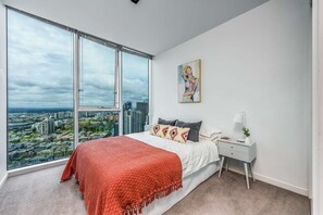 3 habitaciones, tabla de planchar con plancha, wifi y ropa de cama 