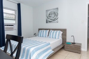 1 chambre, bureau, fer et planche à repasser, accès au Wi-Fi (inclus)