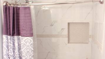 Combined shower/bathtub, hair dryer, towels, soap