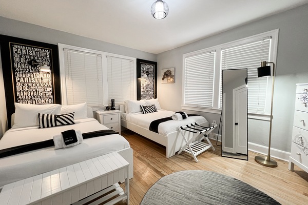 3 habitaciones, caja de seguridad en la habitación y escritorio