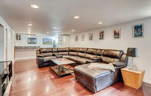 Smart TV, stereo, computer monitors, printers - Sunnyside/Highlands - Walkable to Everything! (Denver)