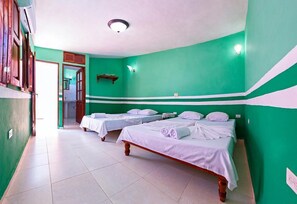 Classic-Vierbettzimmer | Allergikerbettwaren, Minibar, Zimmersafe, individuell eingerichtet