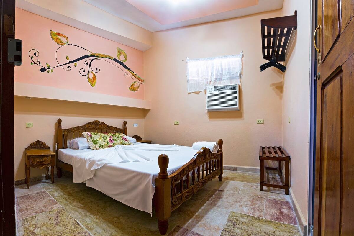 Basic-Doppelzimmer | Allergikerbettwaren, Minibar, Zimmersafe, individuell eingerichtet