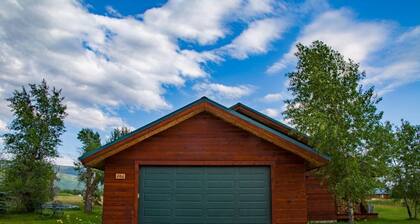 Charming Deluxe Mountain Cabin. Ski/Summer Adventures! 7 mi. to Grand Targhee!