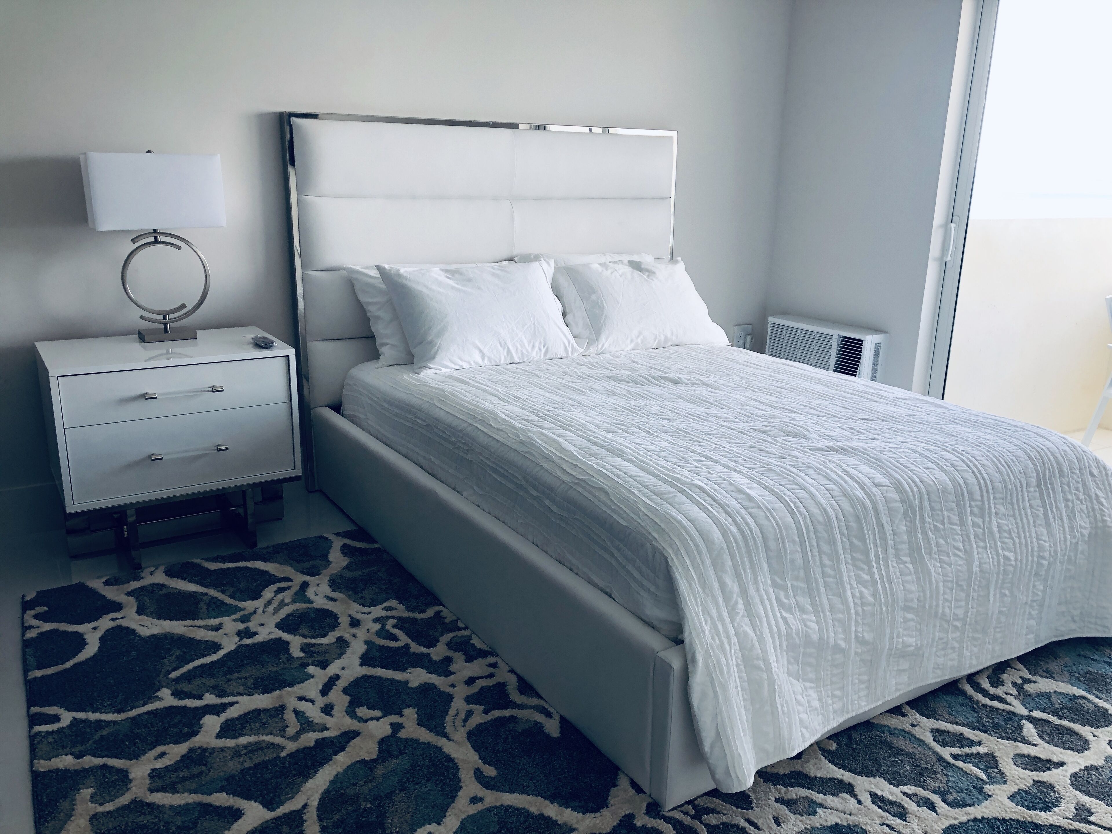 Renovated Studio with Amazing Views