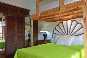 4 bedrooms, iron/ironing board, WiFi, bed sheets - Puerto Vallarta Full House for until 16 people at 5 blocks from beach. (Palmar de Aramara)
