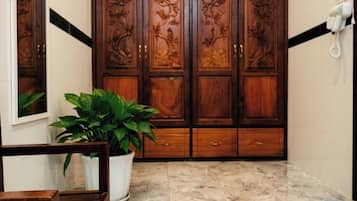 Ropa de cama de alta calidad, colchones con efecto memoria y minibar