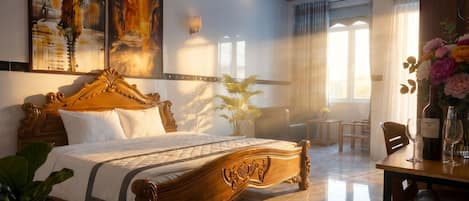 Hochwertige Bettwaren, Betten mit Memory-Foam-Matratzen, Minibar