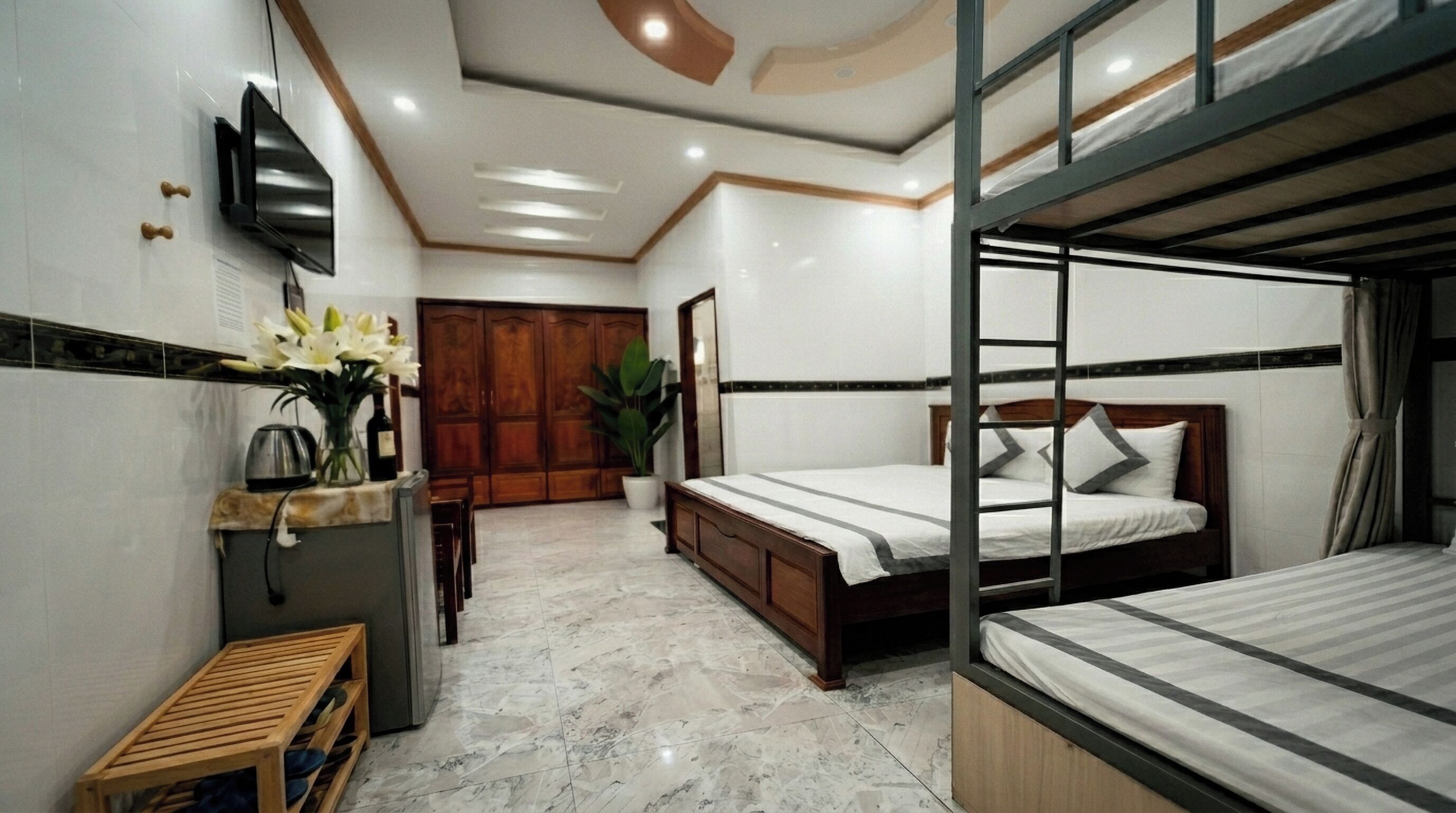 Family Quadruple Room, Multiple Beds (Deluxe) | Premium bedding, memory foam beds, minibar, desk