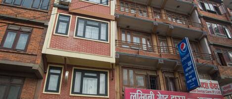 Mặt tiền nơi lưu trú