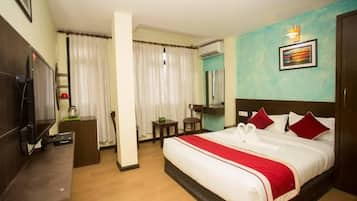 Meja kerja, ruang kerja ramah laptop, kedap suara, dan Wi-Fi gratis