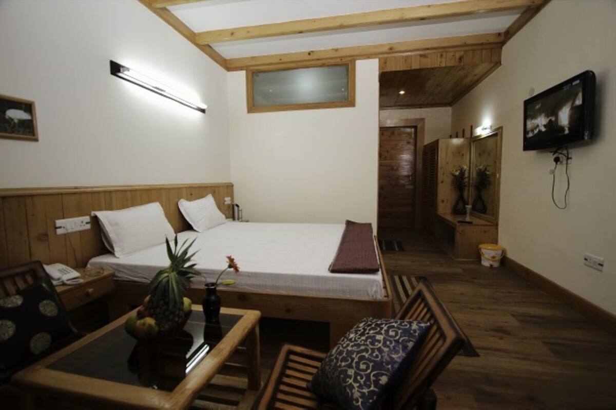 Deluxe Room | 1 bedroom, bed sheets