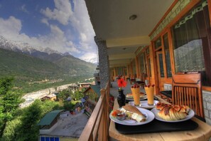Phòng Suite Royal | 1 phòng ng  ủ, bộ trải giường 