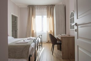 Kamar Basic | Seprai premium, selimut bulu angsa, dan setrika/meja setrika