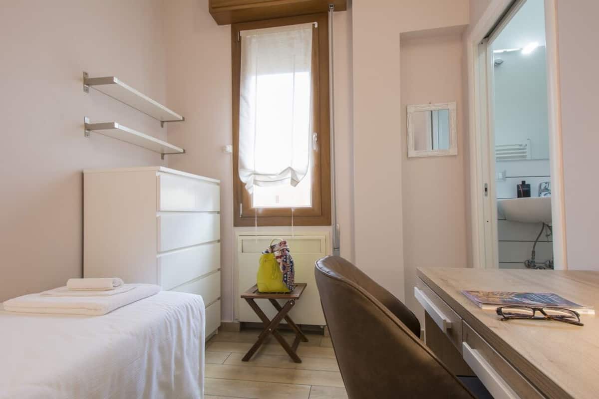 Basic Room, 1 Single Bed | 1 bedroom, premium bedding, down duvets, iron/ironing board