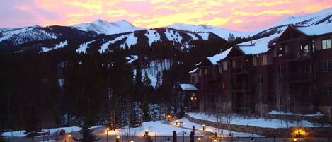 من حمّامات السباحة المغطاة، حمّام سباحة خارجي