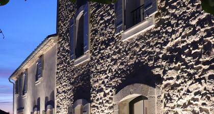 Large Provencal farmhouse, heated pool at the foot of Mont Ventoux