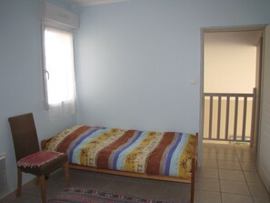 2 quartos, ferros/tábuas de passar roupa, acesso para cadeiras de rodas