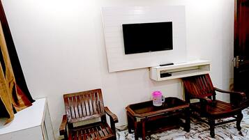 Superior Double Room | Desk, blackout curtains, soundproofing, free WiFi