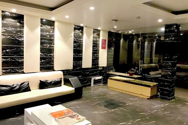 Lobby - Hotel Crystal Deluxe at New Delhi Railway Station (New Delhi)