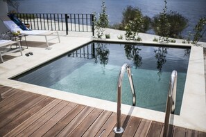 Outdoor pool - High standard vacations at the Mediterranean (Asos)