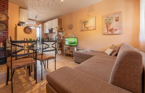 TV - Beach front home in Vrsi with WiFi (Vrsi)