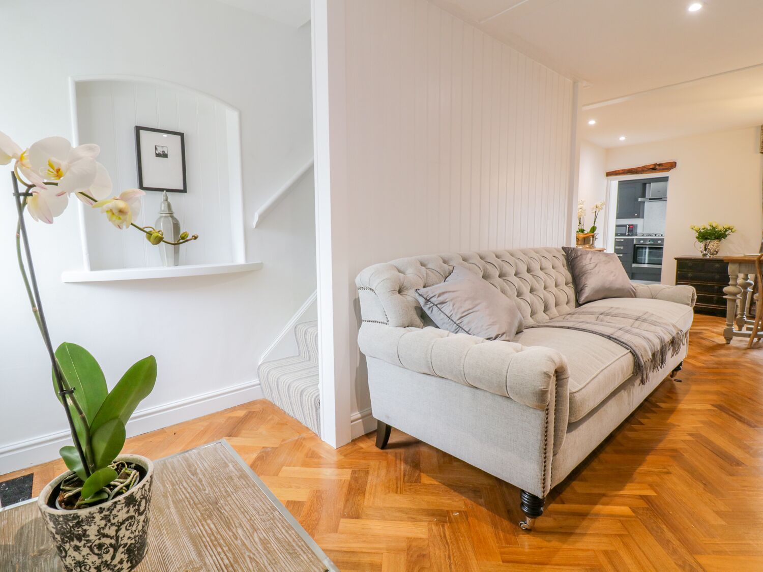 23 CHAPEL STREET, pet friendly, character holiday cottage in Conwy