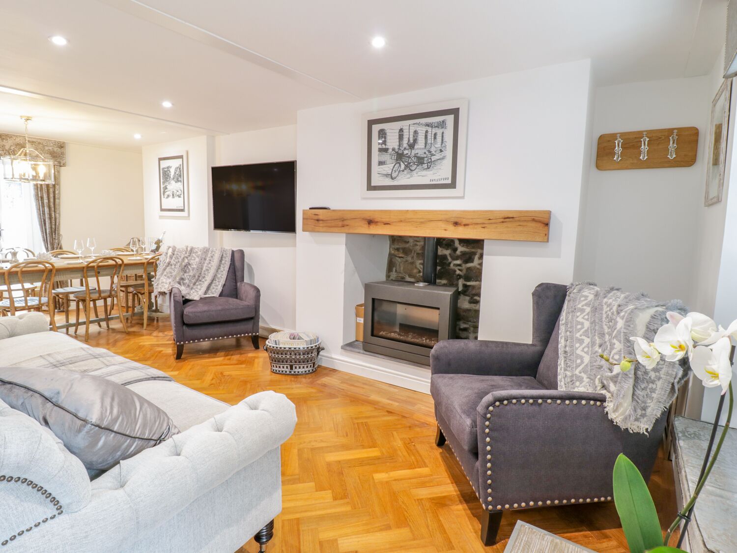 23 CHAPEL STREET, pet friendly, character holiday cottage in Conwy