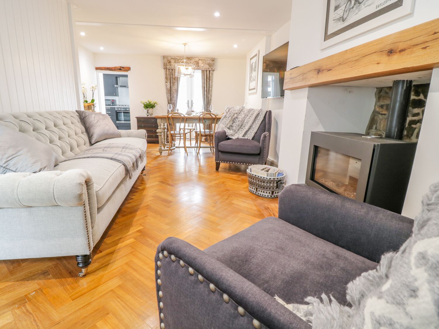 23 CHAPEL STREET, pet friendly, character holiday cottage in Conwy