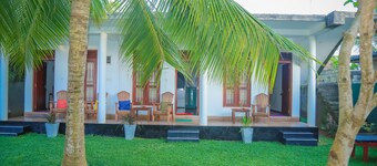 Hasaranga Holiday House