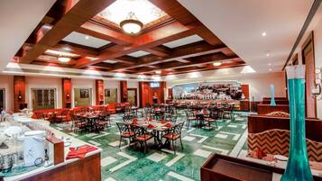 Petit déjeuner buffet (299 INR par personne)