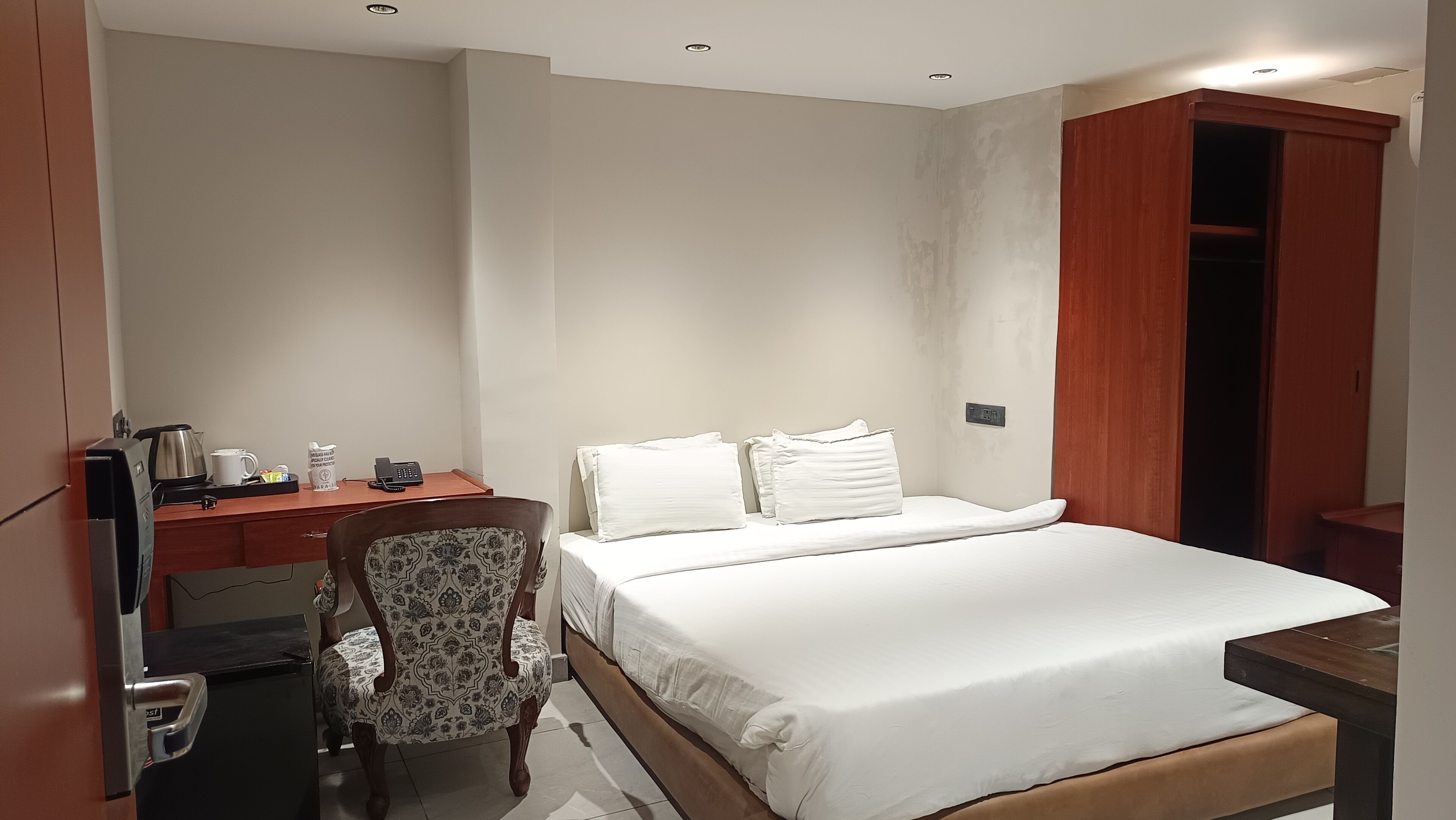 Executive Room | Egyptian cotton sheets, premium bedding, down comforters, minibar