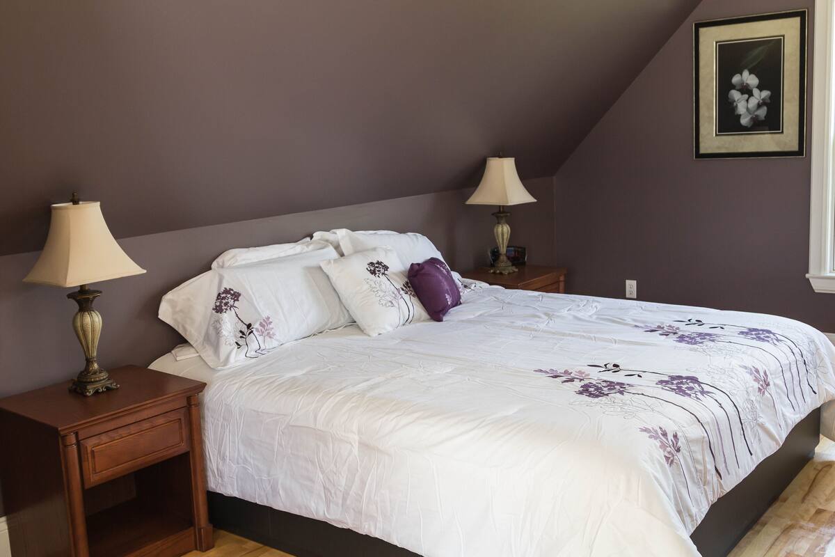Premium Studio, 1 King Bed, Non Smoking, Garden View | Egyptian cotton sheets, premium bedding, memory-foam beds, minibar